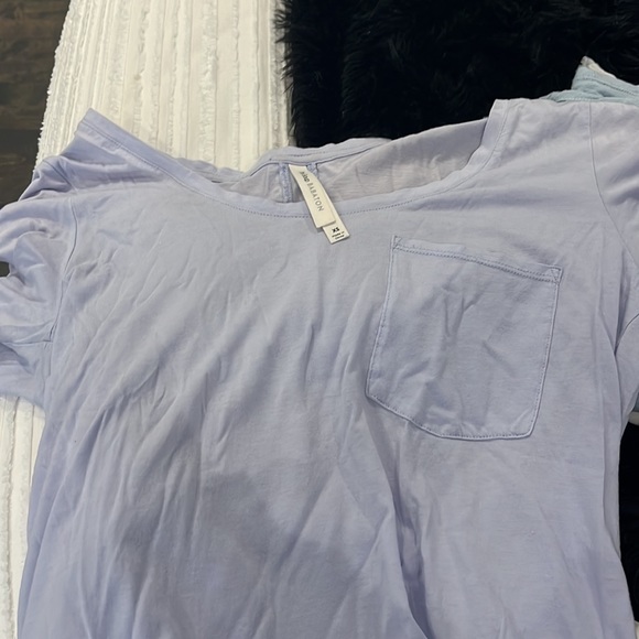 Babaton Aritzia tshirt. Barely worn - Picture 2 of 2